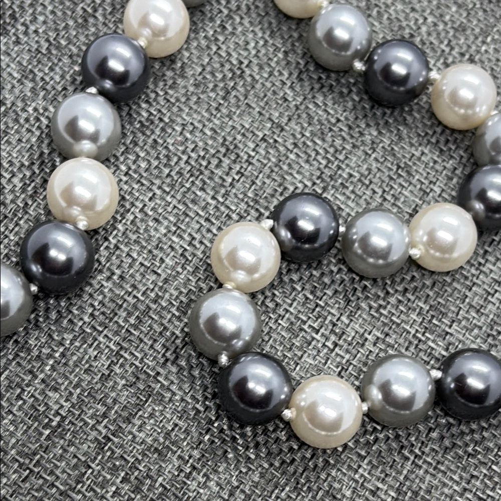 RMN Sophisticated Silver and White Faux Pearl Necklace - Picture 4 of 6